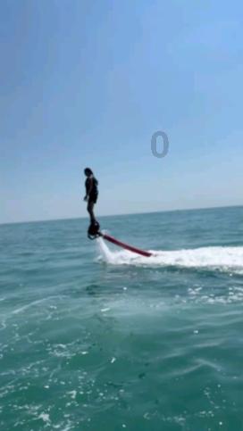 救援落湖男孩